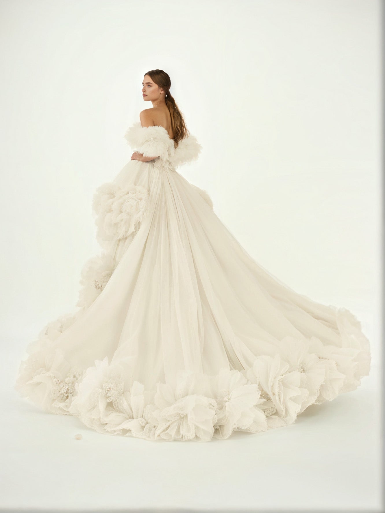 Abito Premaman In Tulle Con Volant Alto E Basso Con Strascico A Spazzola RB6