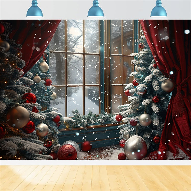 Tenda Rossa E Alberi Innevati Sullo Sfondo Della Finestra Di Natale BRP9-87