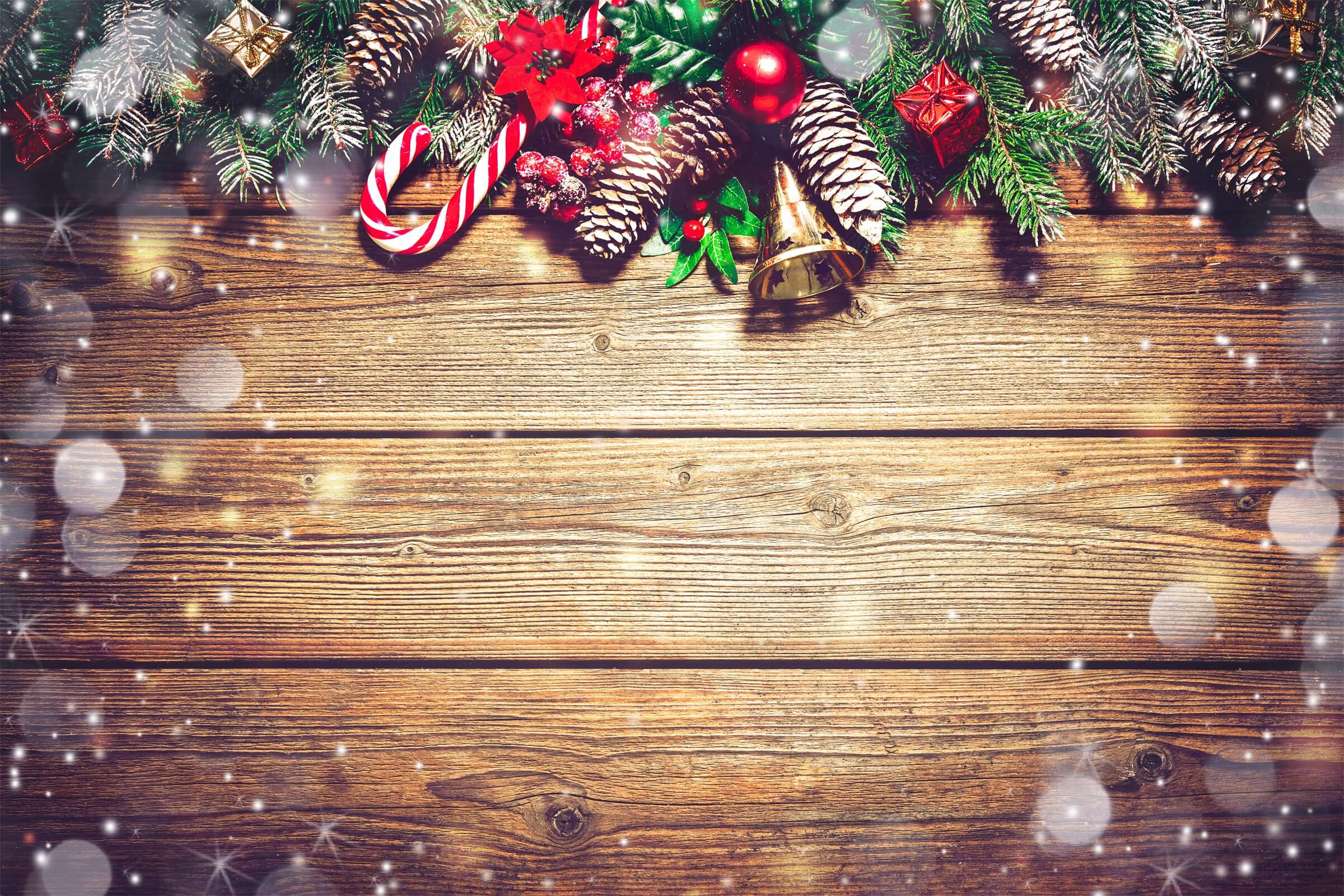 Sfondo Da Parete In Legno Di Caramelle Regalo Di Pigne Di Natale Innevato M11-79