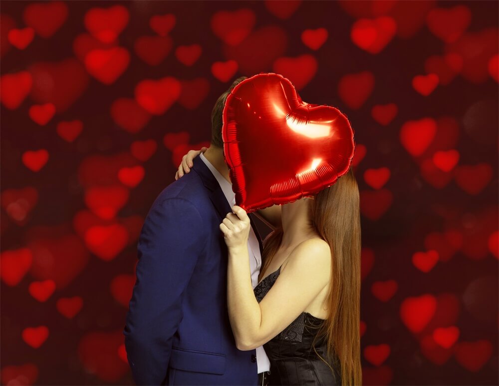 Sfondo Romantico Con Scena Sparsa Di Alone Di Cuore Rosso Coperto Di San Valentino M12-06