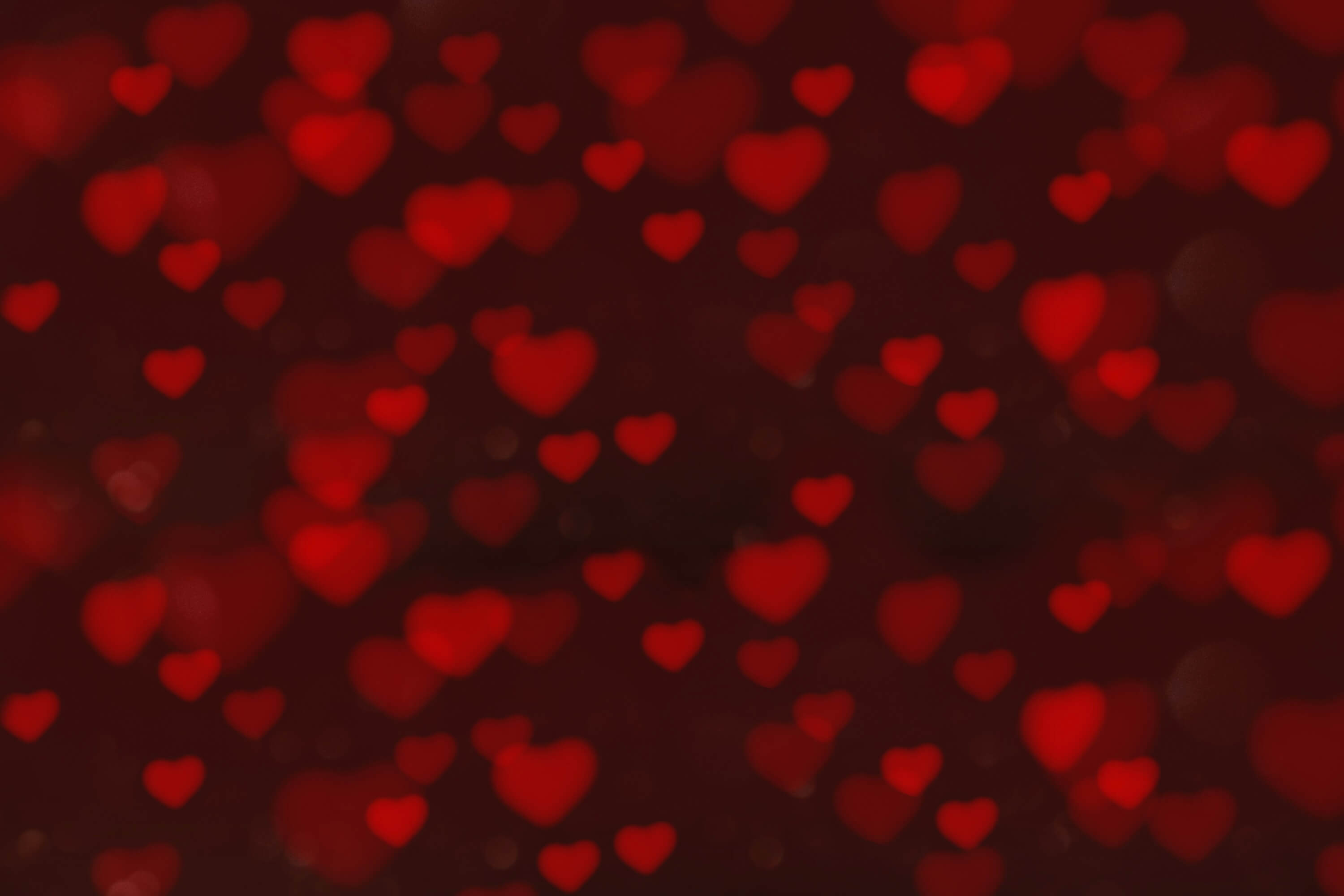 Sfondo Romantico Con Scena Sparsa Di Alone Di Cuore Rosso Coperto Di San Valentino M12-06