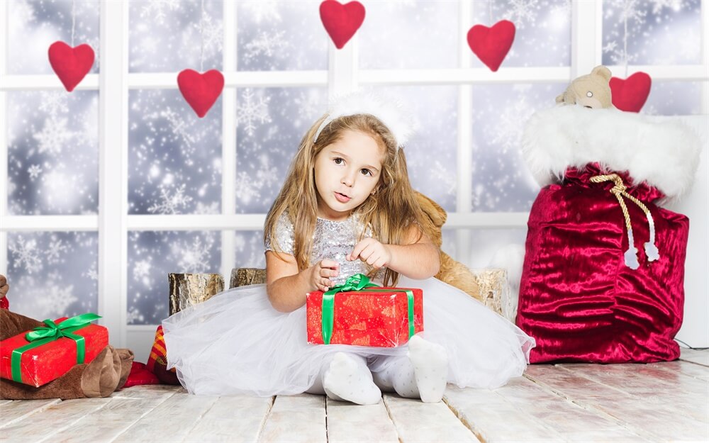 Finestra Francese Con Fiocchi Di Neve Invernali Cuori Appesi Sfondo Romantico M12-07