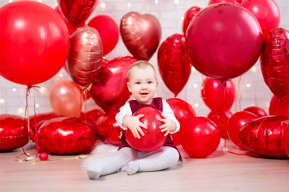 Sfondo Della Stanza Con Muro Di Mattoni Bianchi A Forma Di Palloncino Con Cuore Rosso Di San Valentino M12-12
