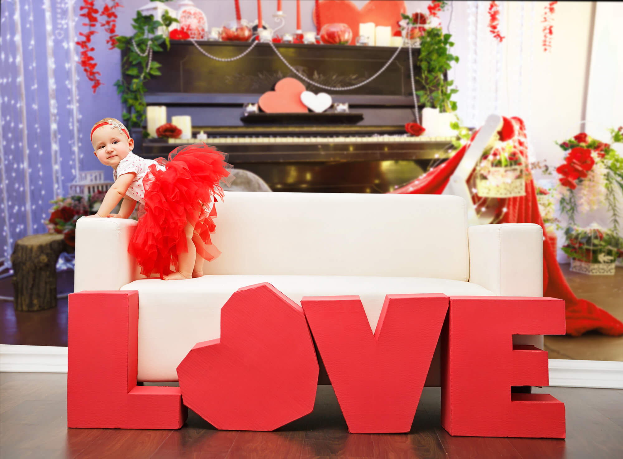 Decorazioni Romantiche Per Pianoforte Con Cuore Rosso Di San Valentino Con Sfondo Floreale M12-18