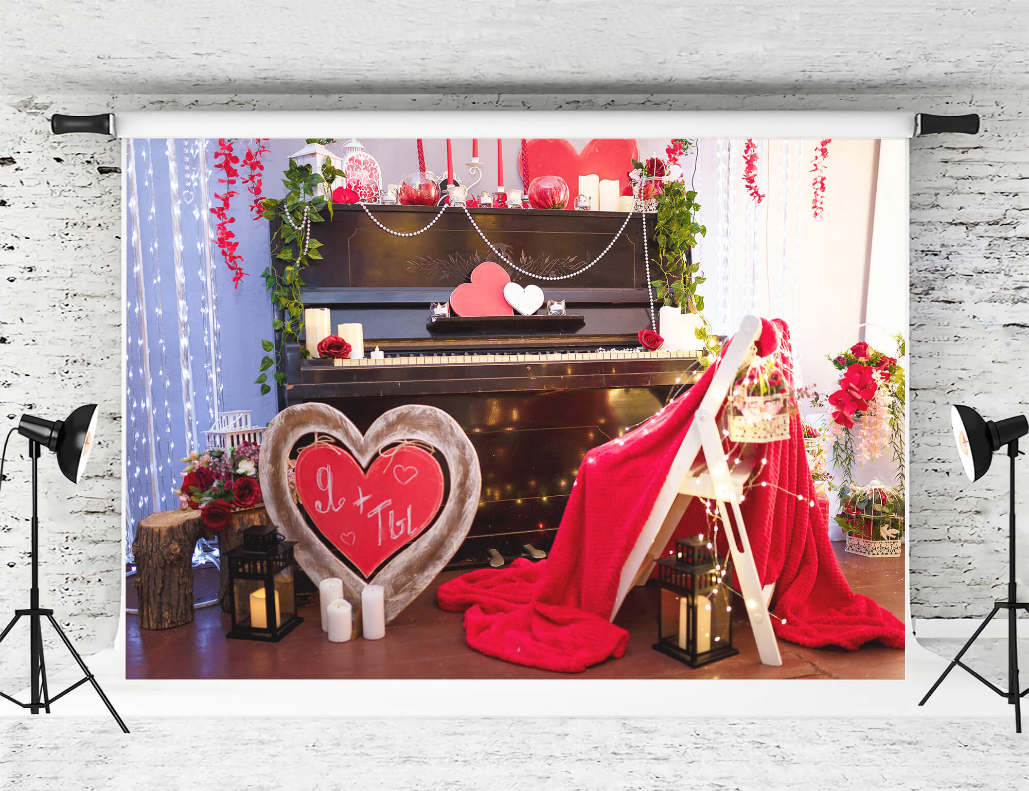Decorazioni Romantiche Per Pianoforte Con Cuore Rosso Di San Valentino Con Sfondo Floreale M12-18