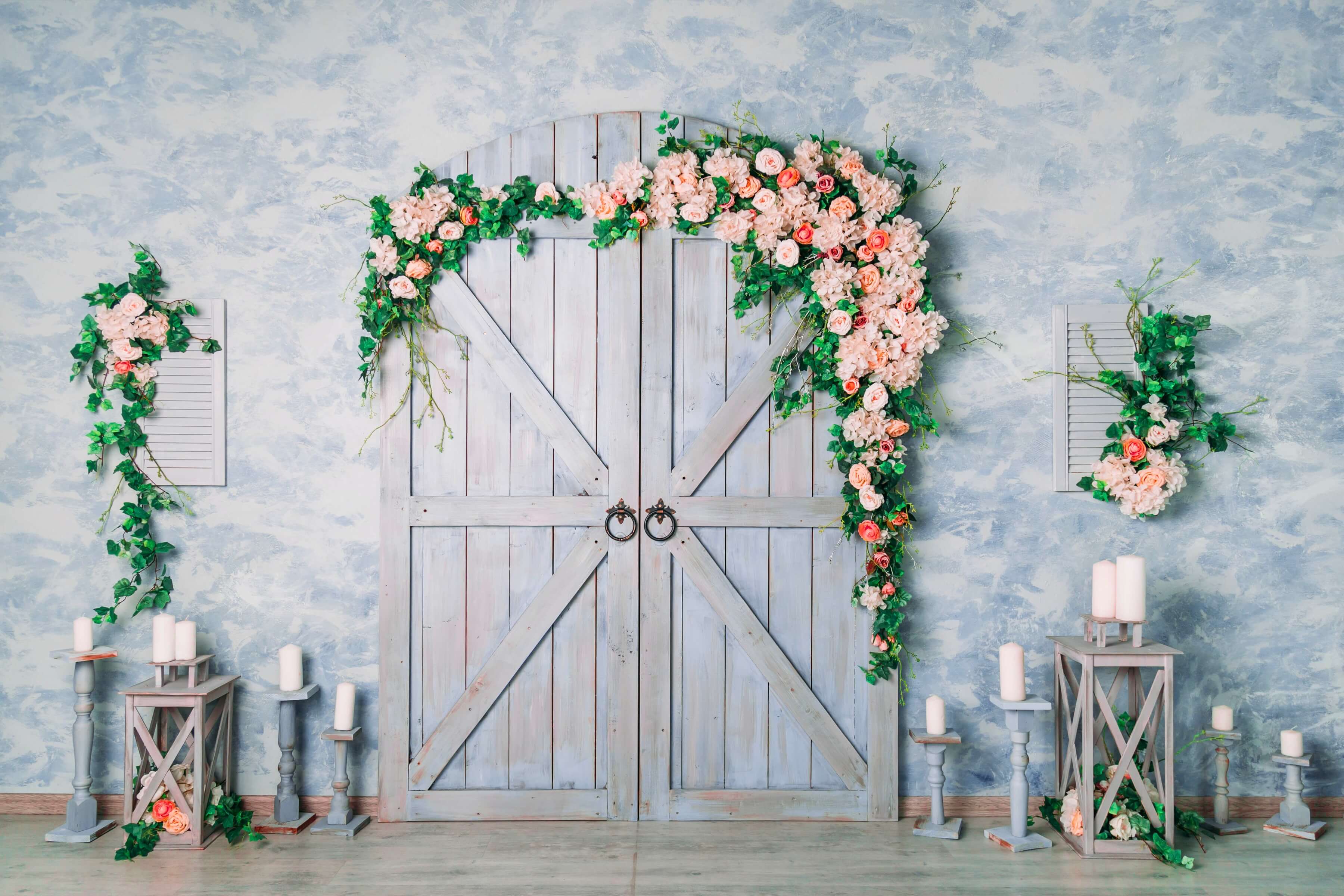 Portacandele Con Porta In Legno Blu Romantico Per San Valentino Sfondo Con Vite Di Rosa M12-39