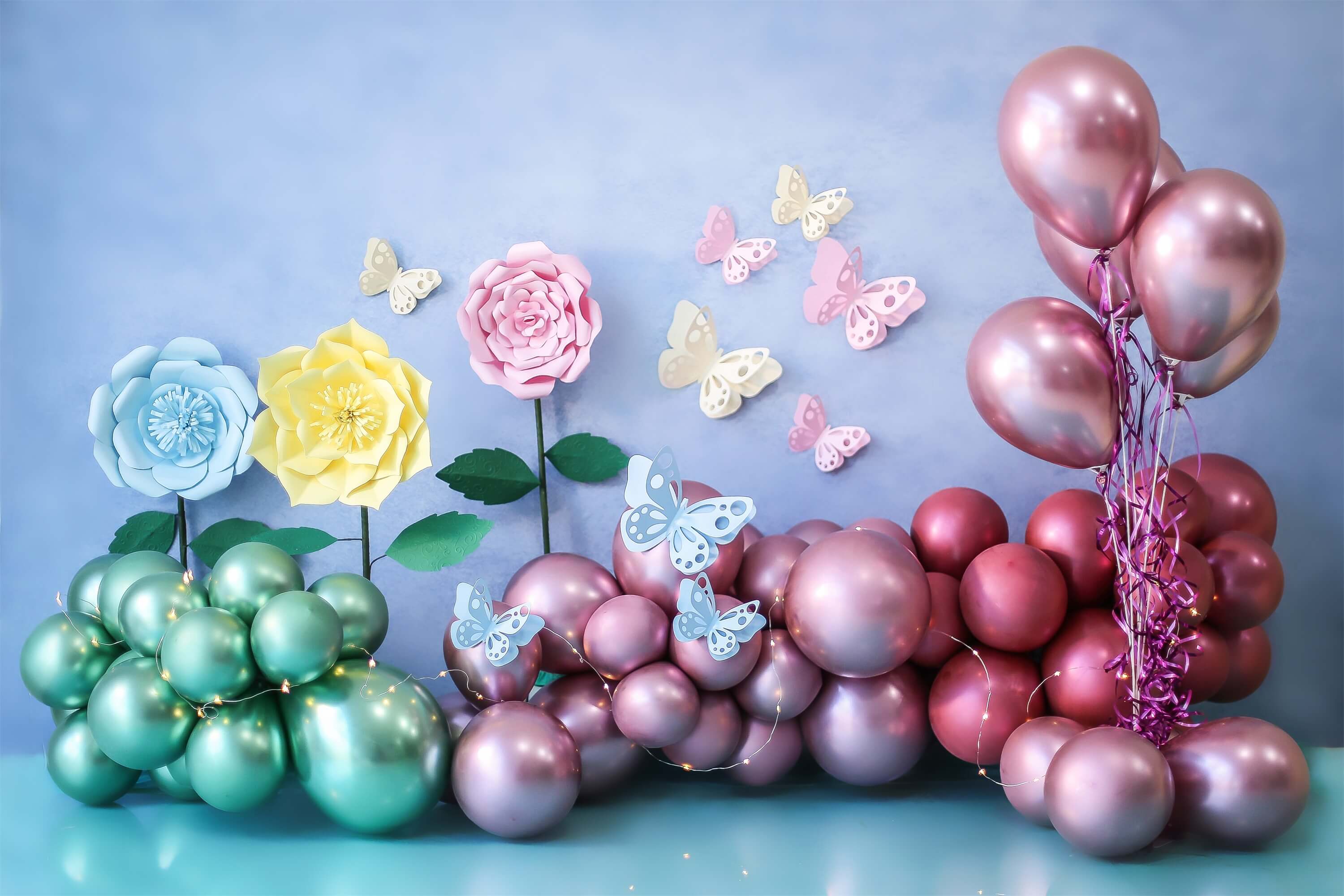Festa Di Compleanno Parete Blu Verde Rosso Palloncino Luce Coriandoli Farfalla Fiore Sfondo M2-28