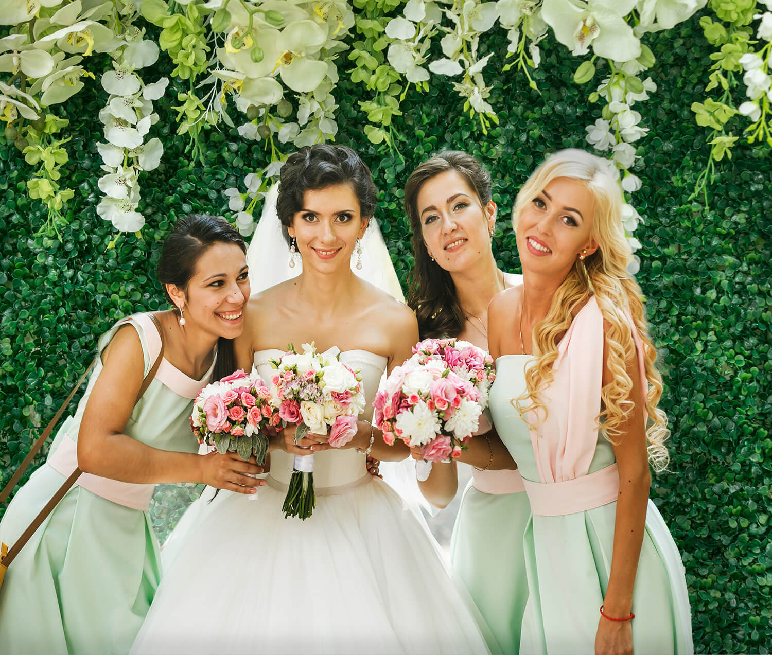 Sfondo Di Matrimonio Con Fiori Da Parete Con Foglie Verdi M6-21