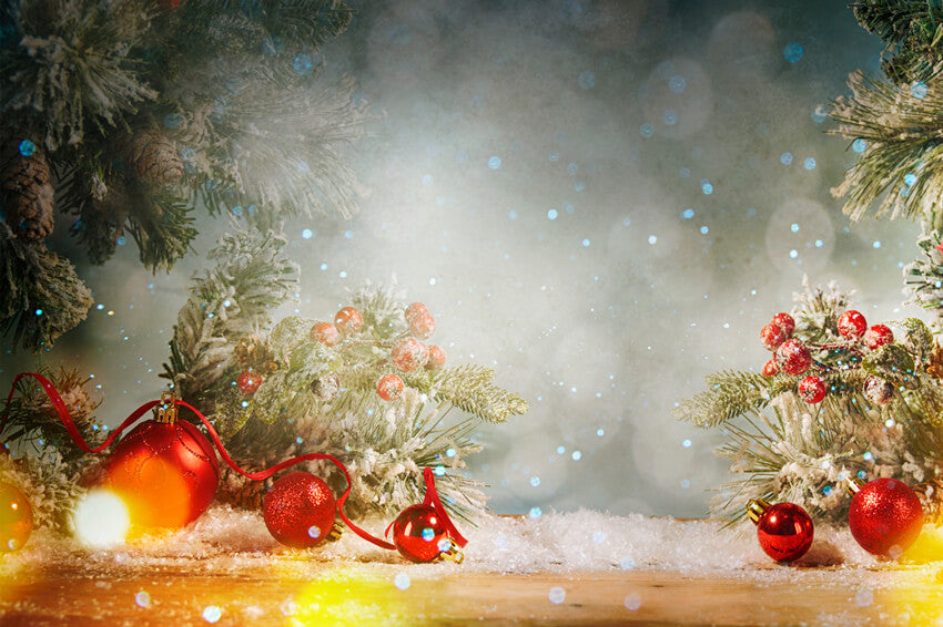 Sfondo Bokeh In Abete Innevato Con Palline Di Natale M6-44