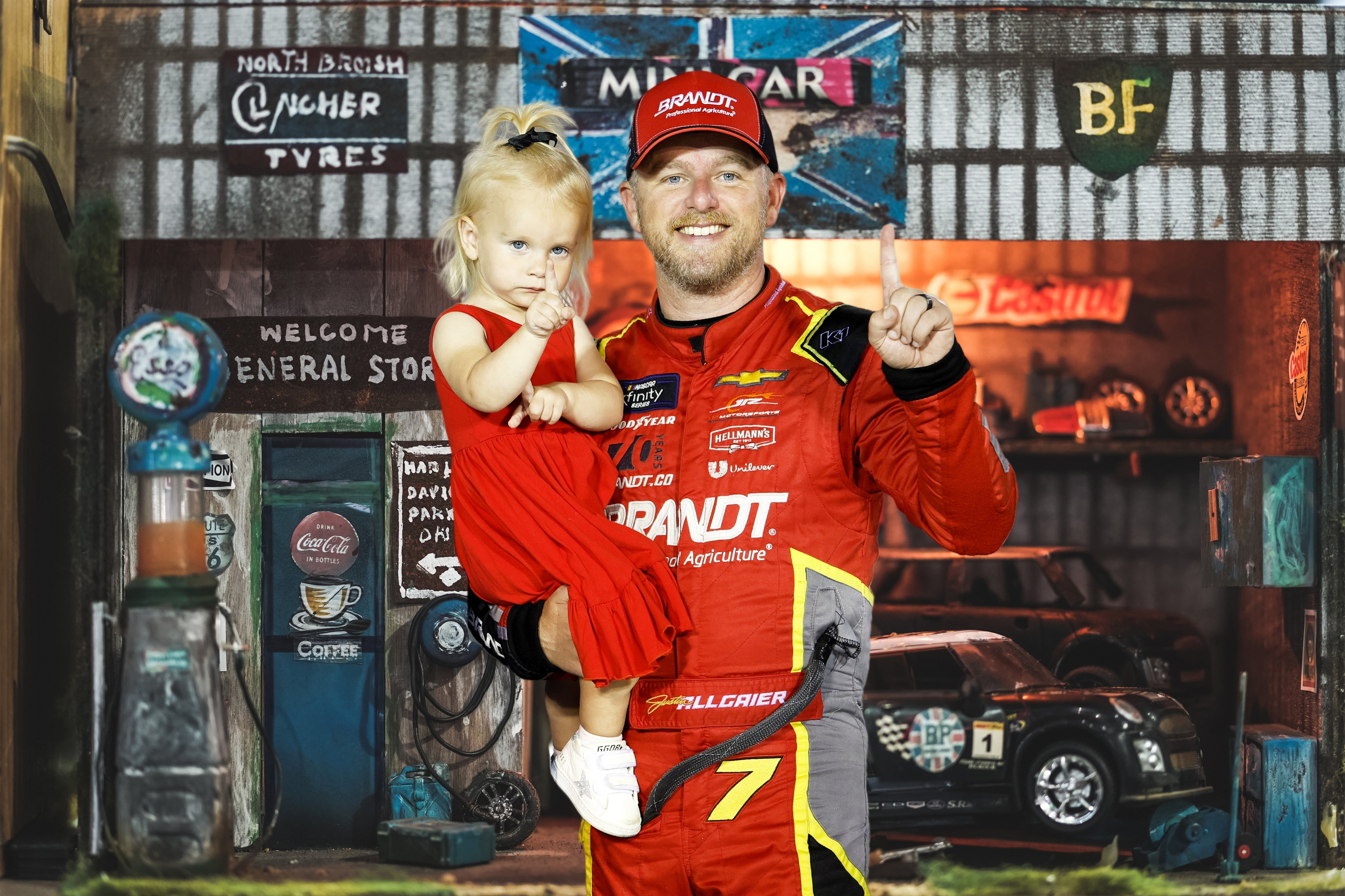 Sfondo Della Festa Del Papa Del Vecchio Garage Del Negozio Di Auto RR5-19