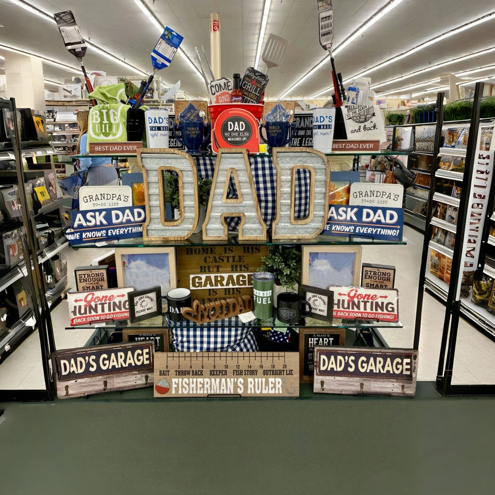 Sfondo Della Stanza Degli Attrezzi Del Garage Per La Festa Del Papa RR5-25