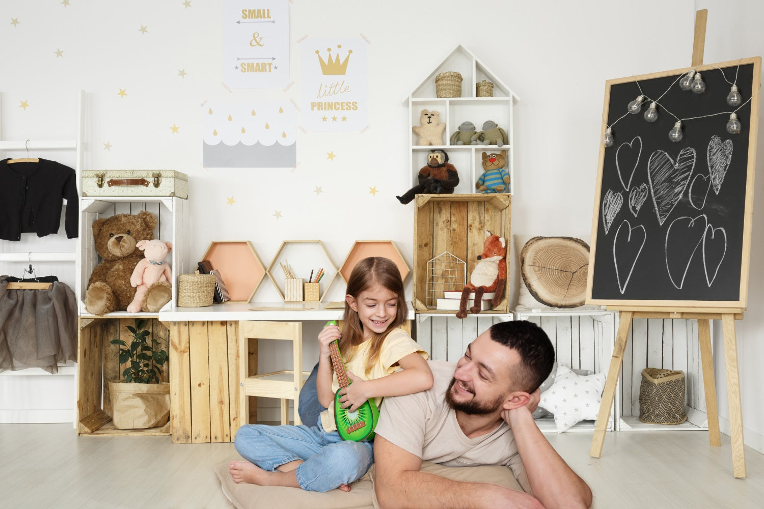 Calda Bambola Da Studio Per Bambini Sfondo Con Lavagna D'Amore RR5-7