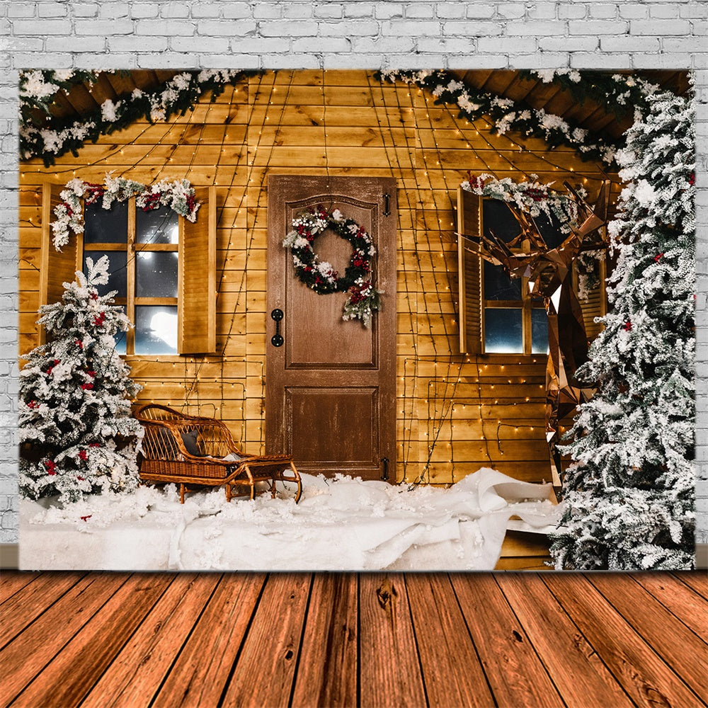Sfondo Di Casa In Legno Con Albero Di Natale Innevato RR7-826