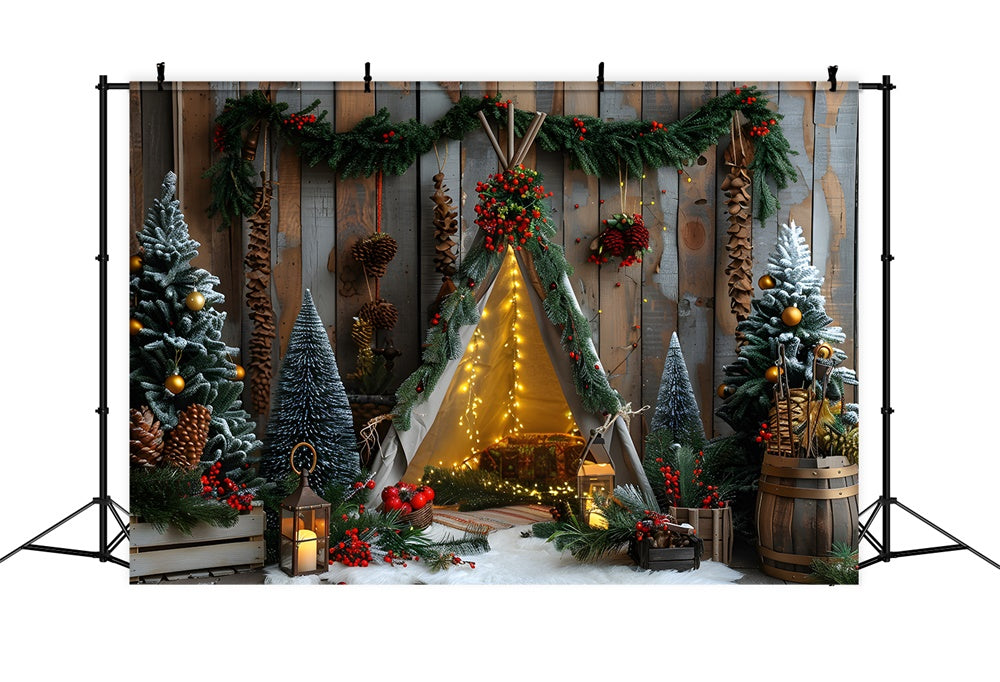 Alberi Di Natale Decorati Con Una Piccola Tenda Sullo Sfondo RR8-10
