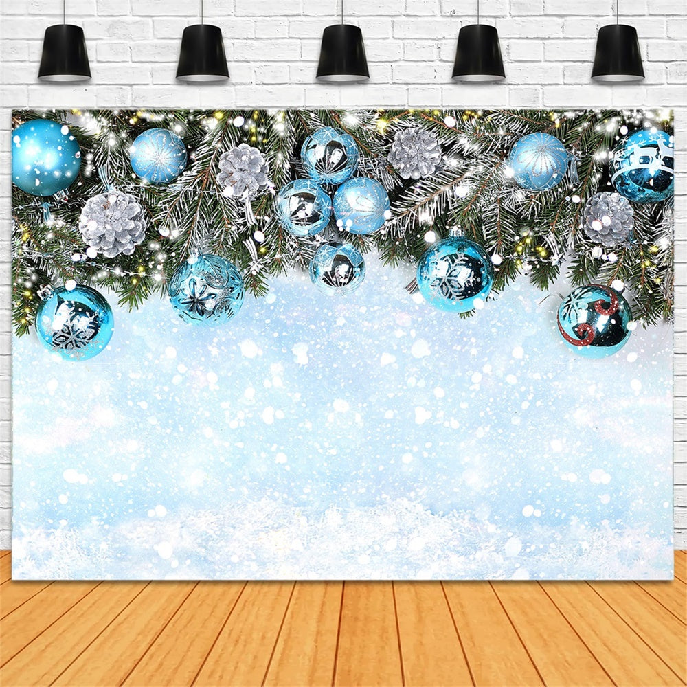 Sfondo Di Ornamenti Blu Con Rami Innevati Di Natale RR8-241