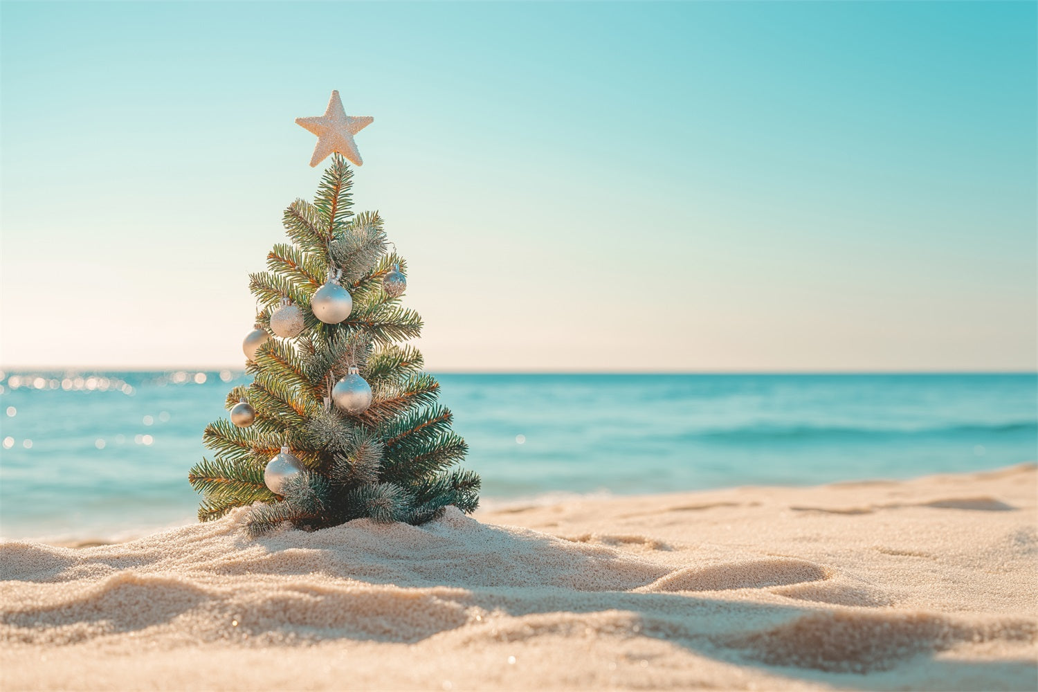 Sfondo Natalizio Ornamento Mini Albero Sullo Sfondo Della Spiaggia BRP11-230