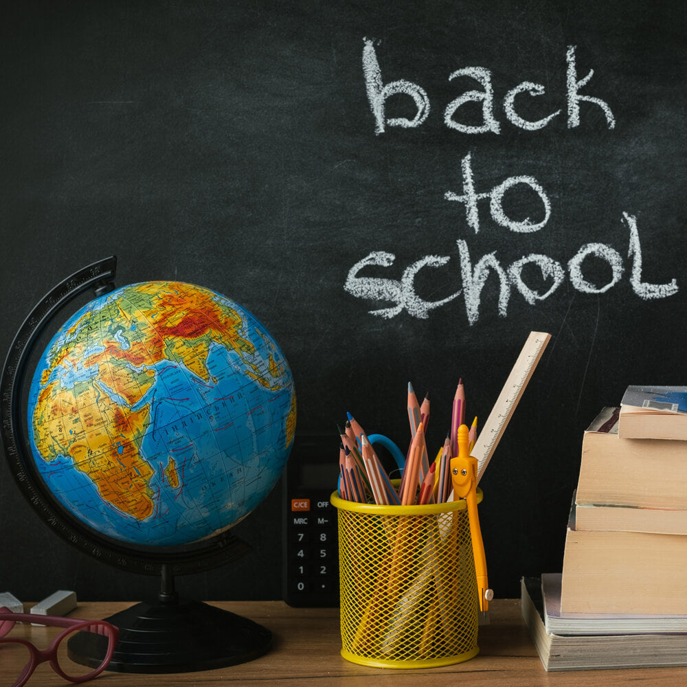 Lavagna Con Libri Globe Ritorno A Scuola Sfondo DBD7-57
