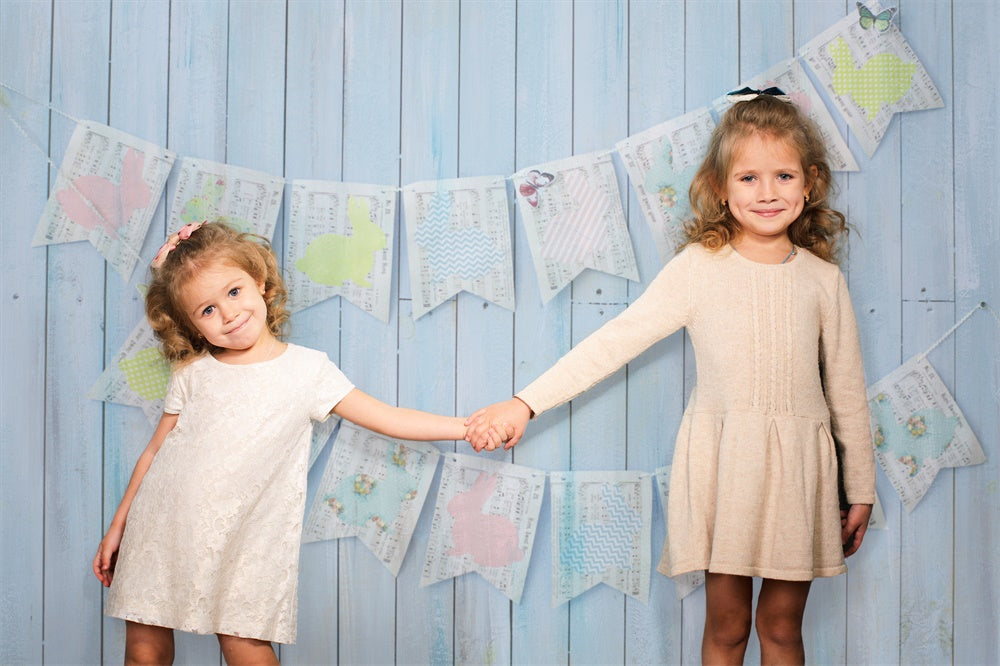 Sfondo Di Bandiere Di Coniglietto Di Nota Da Parete Sul Lungomare Blu Di Pasqua M1-46