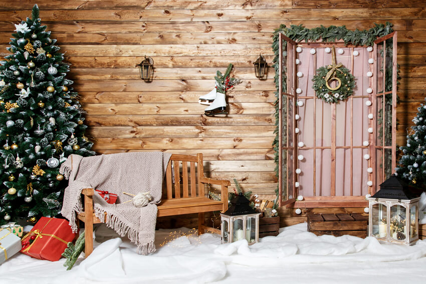 Sfondo Dell'Albero Di Natale Con Ghirlanda E Porta Della Casa M10-09