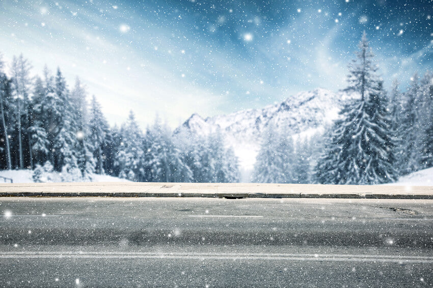 Sfondo Di Alberi Innevati Sulla Strada Invernale M10-79