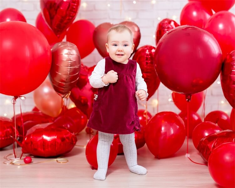 Sfondo Della Stanza Con Muro Di Mattoni Bianchi A Forma Di Palloncino Con Cuore Rosso Di San Valentino M12-12