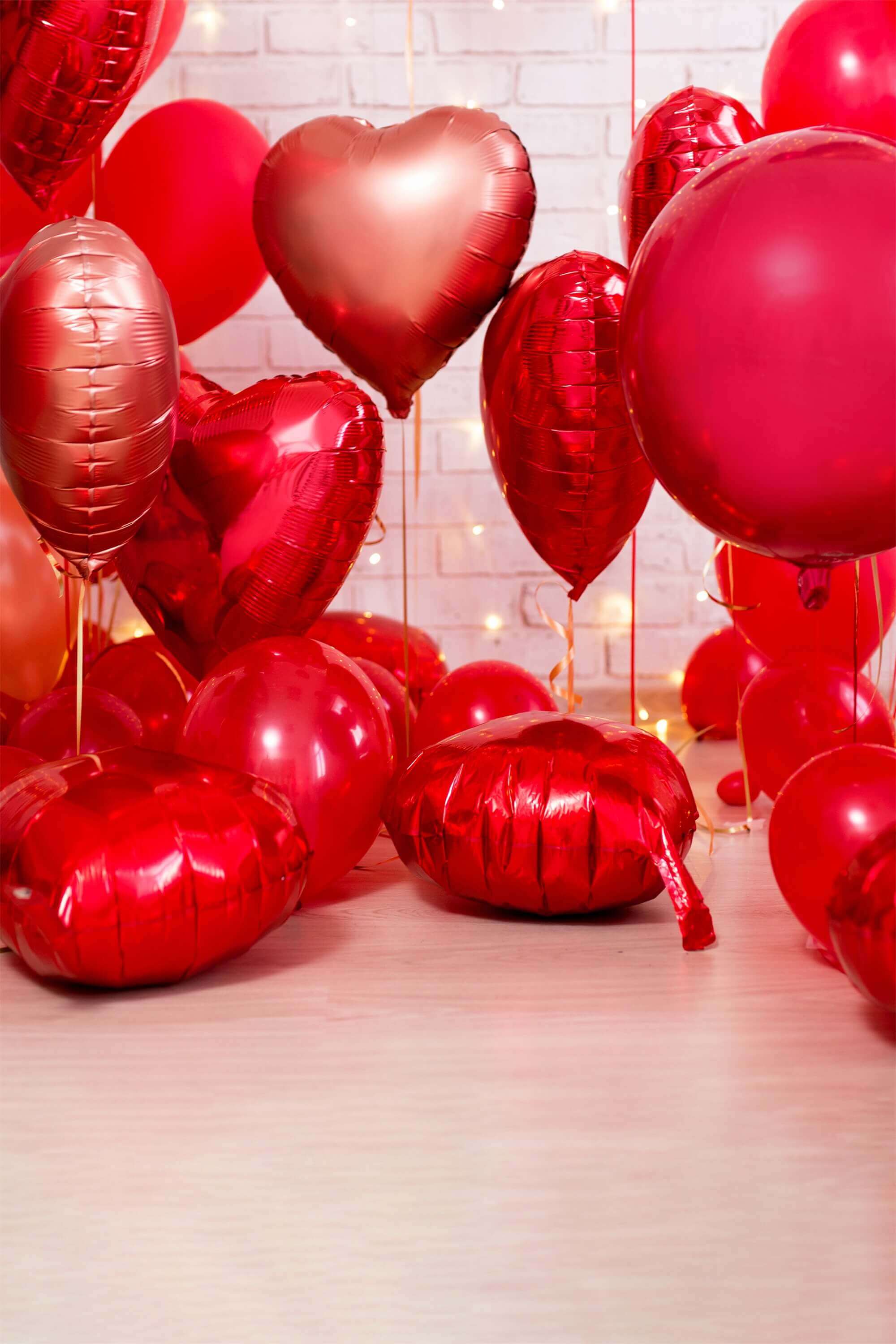 Sfondo Della Stanza Con Muro Di Mattoni Bianchi A Forma Di Palloncino Con Cuore Rosso Di San Valentino M12-12