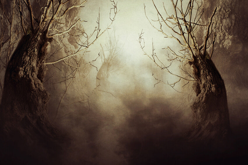 Sfondo Di Halloween Con Nebbia Notturna Dell'Albero Spettrale M6-133
