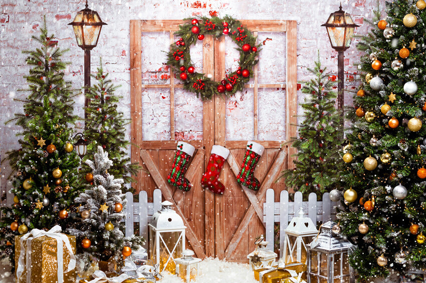 Sfondo Dell'Albero Di Natale Con Porta In Legno Con Fiocco Di Neve M9-27