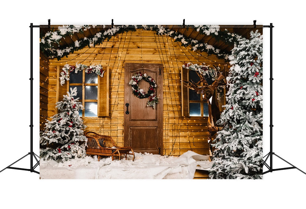 Sfondo Di Casa In Legno Con Albero Di Natale Innevato RR7-826