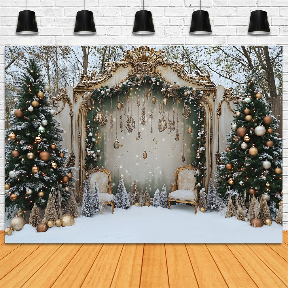 Sfondo Della Porta Dell'Albero Decorato Con Cortile Di Natale Innevato RR9-79